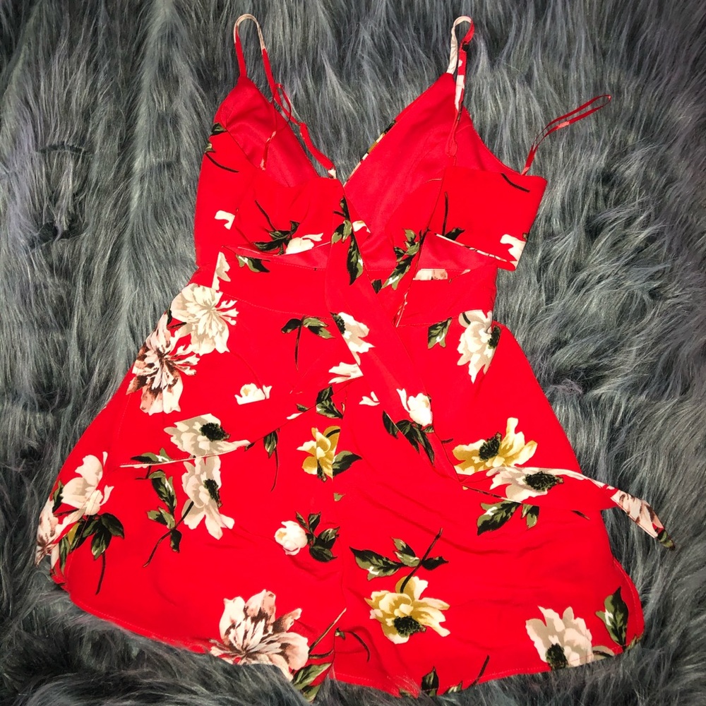 ✨RED FLORAL ROMPER✨ - Picture 2 of 2